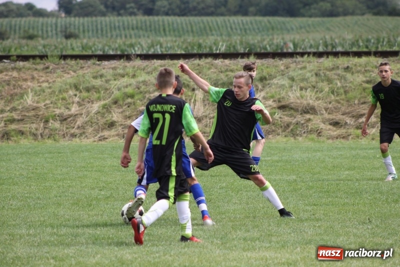 Zdjęcie w galerii na portalu naszraciborz.pl: Piłkarze Krzanowic z Pucharem Prezesa LKS Cyprzanów wiadomości z regionu