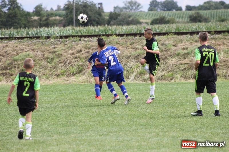 Zdjęcie w galerii na portalu naszraciborz.pl: Piłkarze Krzanowic z Pucharem Prezesa LKS Cyprzanów wiadomości z regionu