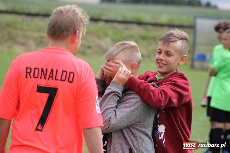 Zdjęcie w galerii na portalu naszraciborz.pl: Piłkarze Krzanowic z Pucharem Prezesa LKS Cyprzanów wiadomości z regionu