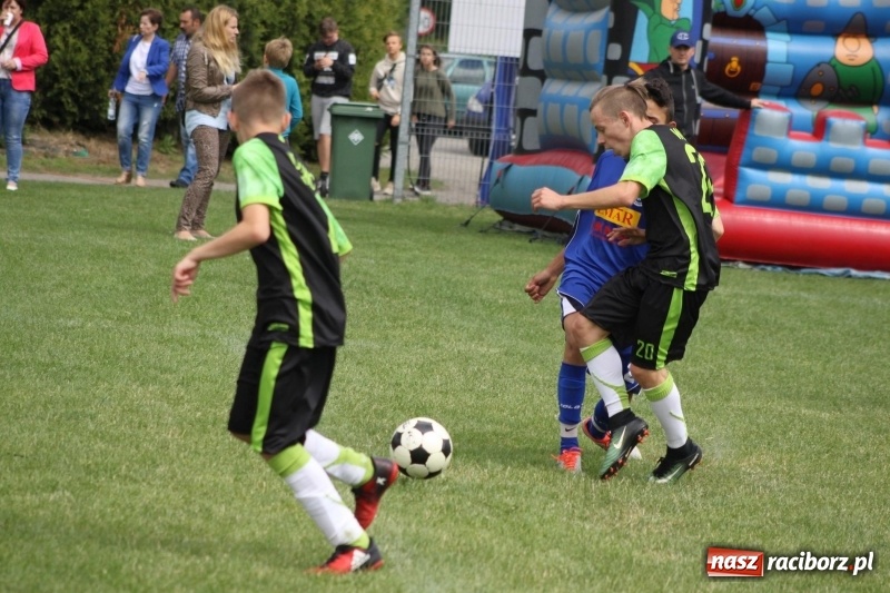 Zdjęcie w galerii na portalu naszraciborz.pl: Piłkarze Krzanowic z Pucharem Prezesa LKS Cyprzanów wiadomości z regionu