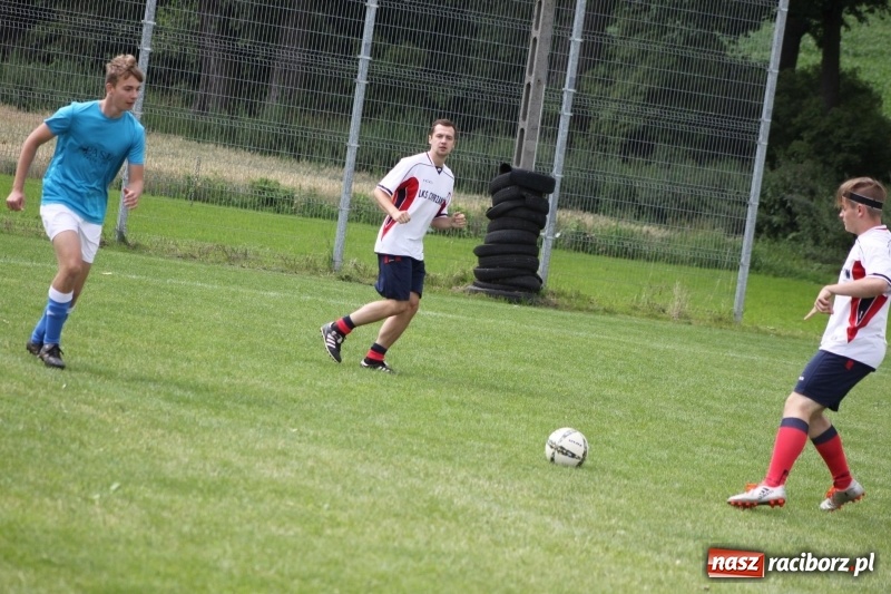 Zdjęcie w galerii na portalu naszraciborz.pl: Piłkarze Krzanowic z Pucharem Prezesa LKS Cyprzanów wiadomości z regionu