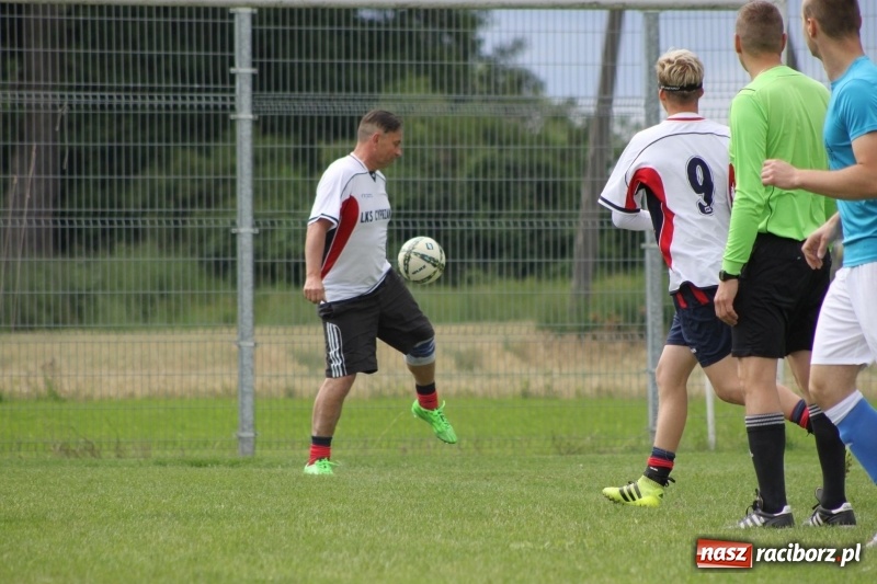 Zdjęcie w galerii na portalu naszraciborz.pl: Piłkarze Krzanowic z Pucharem Prezesa LKS Cyprzanów wiadomości z regionu