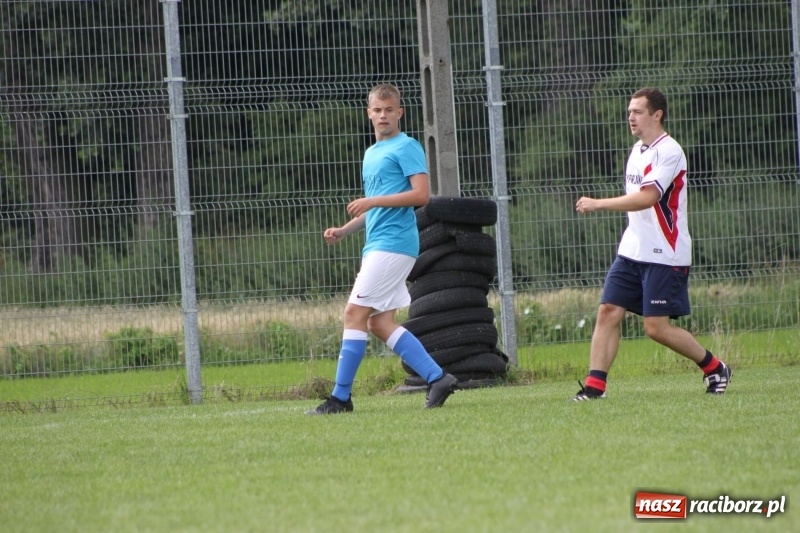 Zdjęcie w galerii na portalu naszraciborz.pl: Piłkarze Krzanowic z Pucharem Prezesa LKS Cyprzanów wiadomości z regionu