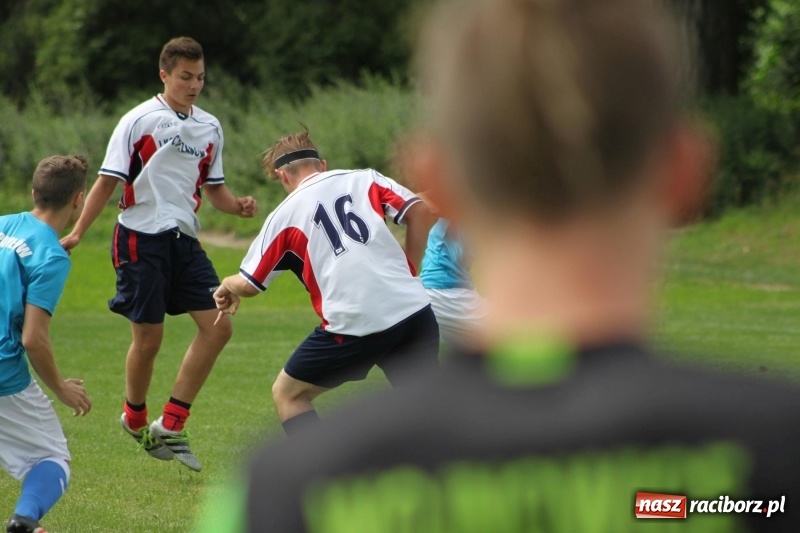 Zdjęcie w galerii na portalu naszraciborz.pl: Piłkarze Krzanowic z Pucharem Prezesa LKS Cyprzanów wiadomości z regionu