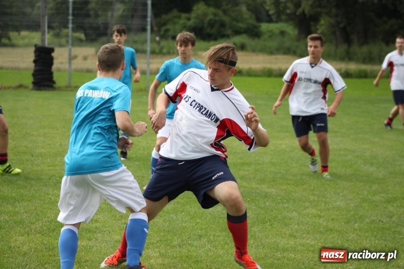Zdjęcie w galerii na portalu naszraciborz.pl: Piłkarze Krzanowic z Pucharem Prezesa LKS Cyprzanów wiadomości z regionu