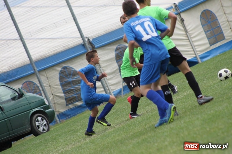 Zdjęcie w galerii na portalu naszraciborz.pl: Piłkarze Krzanowic z Pucharem Prezesa LKS Cyprzanów wiadomości z regionu