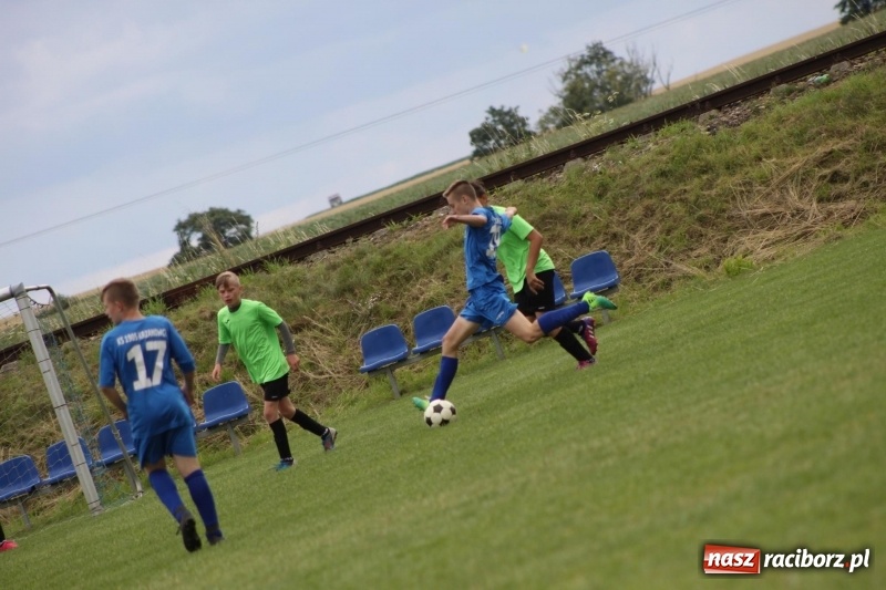 Zdjęcie w galerii na portalu naszraciborz.pl: Piłkarze Krzanowic z Pucharem Prezesa LKS Cyprzanów wiadomości z regionu