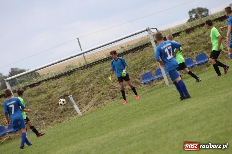 Zdjęcie w galerii na portalu naszraciborz.pl: Piłkarze Krzanowic z Pucharem Prezesa LKS Cyprzanów wiadomości z regionu