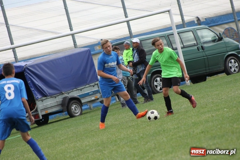 Zdjęcie w galerii na portalu naszraciborz.pl: Piłkarze Krzanowic z Pucharem Prezesa LKS Cyprzanów wiadomości z regionu