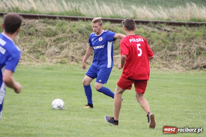 Zdjęcie w galerii na portalu naszraciborz.pl: Piłkarze Krzanowic z Pucharem Prezesa LKS Cyprzanów wiadomości z regionu