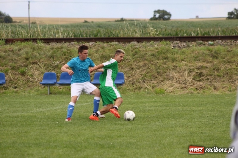 Zdjęcie w galerii na portalu naszraciborz.pl: Piłkarze Krzanowic z Pucharem Prezesa LKS Cyprzanów wiadomości z regionu