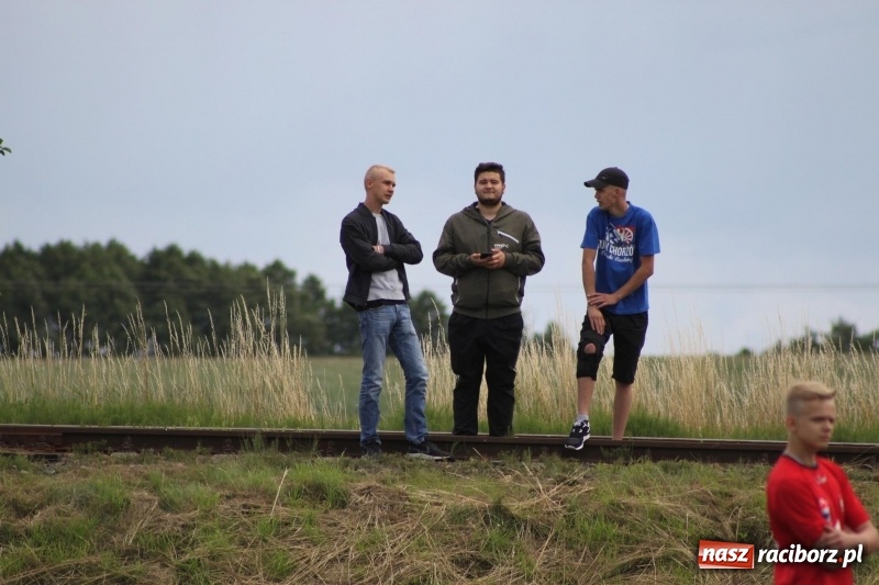 Zdjęcie w galerii na portalu naszraciborz.pl: Piłkarze Krzanowic z Pucharem Prezesa LKS Cyprzanów wiadomości z regionu