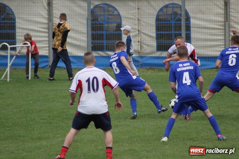 Zdjęcie w galerii na portalu naszraciborz.pl: Piłkarze Krzanowic z Pucharem Prezesa LKS Cyprzanów wiadomości z regionu