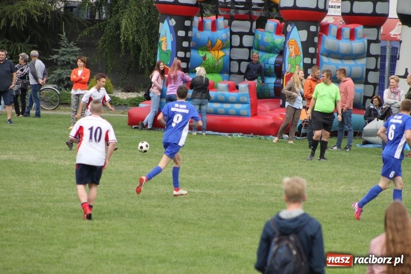 Zdjęcie w galerii na portalu naszraciborz.pl: Piłkarze Krzanowic z Pucharem Prezesa LKS Cyprzanów wiadomości z regionu