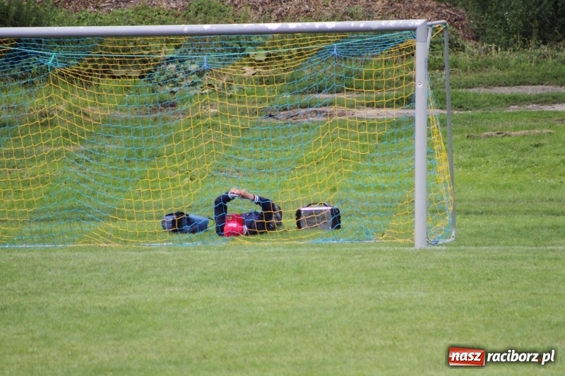 Zdjęcie w galerii na portalu naszraciborz.pl: Piłkarze Krzanowic z Pucharem Prezesa LKS Cyprzanów wiadomości z regionu