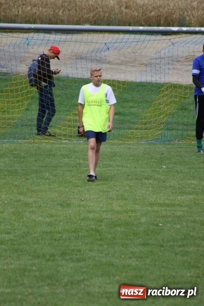 Zdjęcie w galerii na portalu naszraciborz.pl: Piłkarze Krzanowic z Pucharem Prezesa LKS Cyprzanów wiadomości z regionu