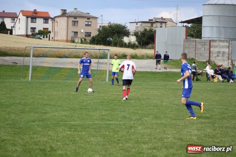 Zdjęcie w galerii na portalu naszraciborz.pl: Piłkarze Krzanowic z Pucharem Prezesa LKS Cyprzanów wiadomości z regionu