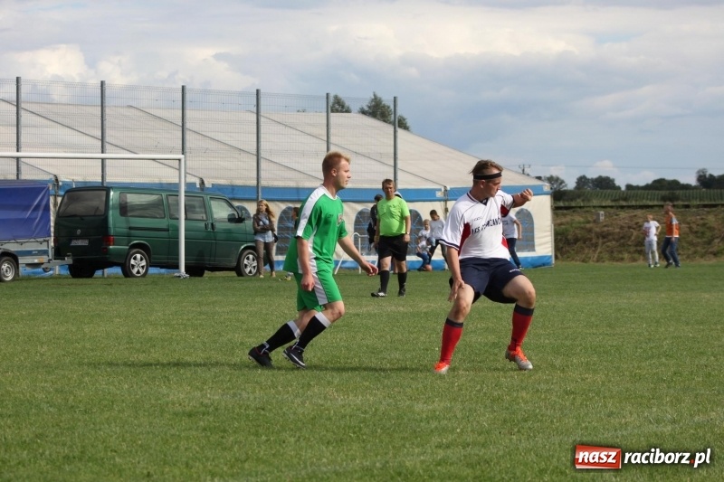 Zdjęcie w galerii na portalu naszraciborz.pl: Piłkarze Krzanowic z Pucharem Prezesa LKS Cyprzanów wiadomości z regionu