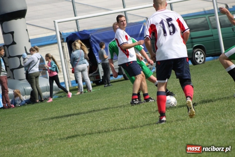 Zdjęcie w galerii na portalu naszraciborz.pl: Piłkarze Krzanowic z Pucharem Prezesa LKS Cyprzanów wiadomości z regionu