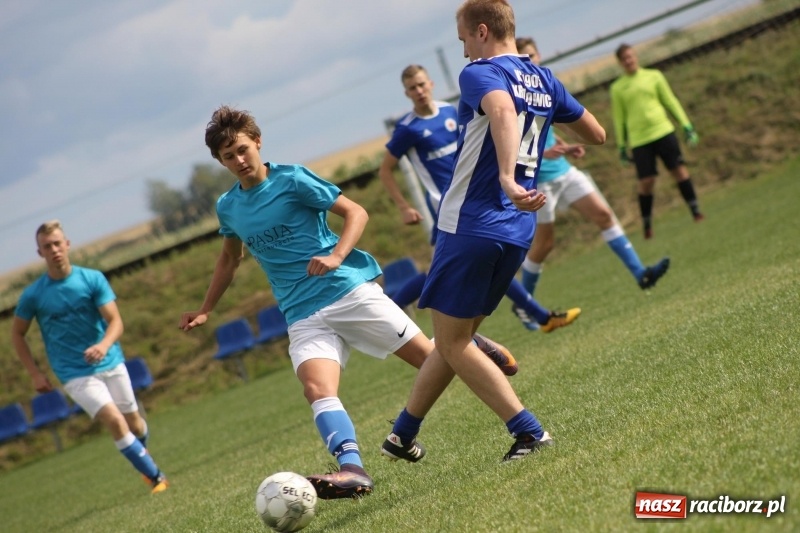 Zdjęcie w galerii na portalu naszraciborz.pl: Piłkarze Krzanowic z Pucharem Prezesa LKS Cyprzanów wiadomości z regionu