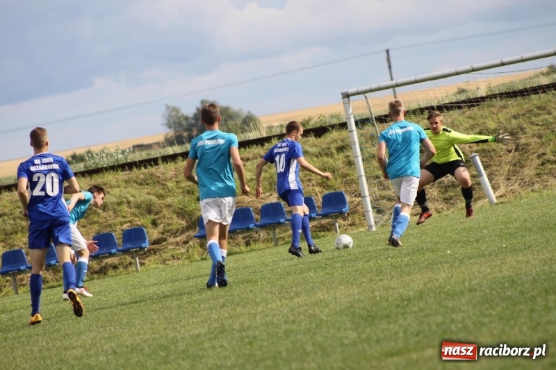 Zdjęcie w galerii na portalu naszraciborz.pl: Piłkarze Krzanowic z Pucharem Prezesa LKS Cyprzanów wiadomości z regionu