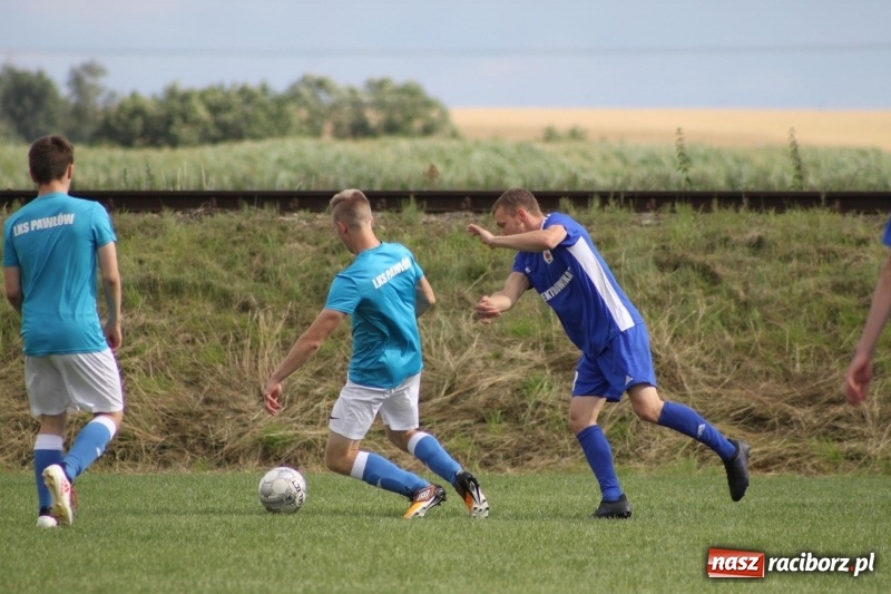 Zdjęcie w galerii na portalu naszraciborz.pl: Piłkarze Krzanowic z Pucharem Prezesa LKS Cyprzanów wiadomości z regionu