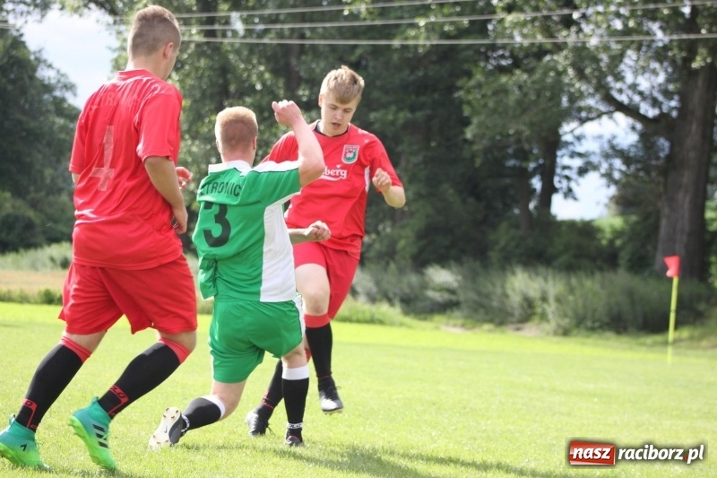 Zdjęcie w galerii na portalu naszraciborz.pl: Piłkarze Krzanowic z Pucharem Prezesa LKS Cyprzanów wiadomości z regionu