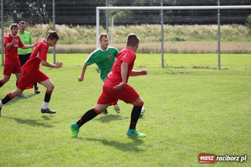 Zdjęcie w galerii na portalu naszraciborz.pl: Piłkarze Krzanowic z Pucharem Prezesa LKS Cyprzanów wiadomości z regionu