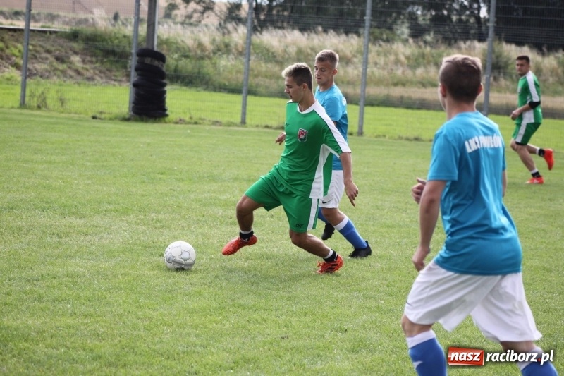 Zdjęcie w galerii na portalu naszraciborz.pl: Piłkarze Krzanowic z Pucharem Prezesa LKS Cyprzanów wiadomości z regionu