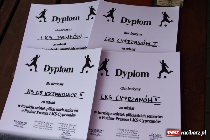 Zdjęcie w galerii na portalu naszraciborz.pl: Piłkarze Krzanowic z Pucharem Prezesa LKS Cyprzanów wiadomości z regionu