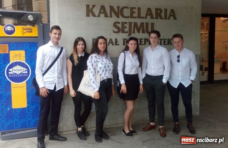 Zdjęcie w galerii na portalu naszraciborz.pl: Uczniowie II LO z międzynarodowym certyfikatem Youthpass wiadomości z regionu