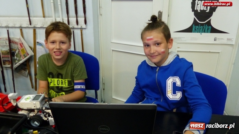 Zdjęcie w galerii na portalu naszraciborz.pl: Walki robotów na finał warsztatów robotyki i programowania Lego w raciborskiej bibliotece wiadomości z regionu