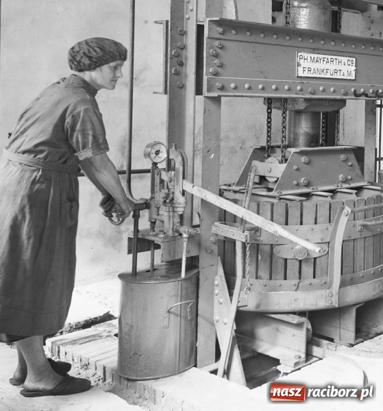 Zdjęcie w galerii na portalu naszraciborz.pl: Mieszczki i wieśniaczki. Mieszkanki Raciborza i ziemi raciborskiej na starej fotografii wiadomości z regionu