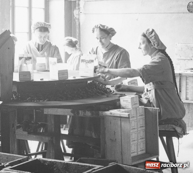 Zdjęcie w galerii na portalu naszraciborz.pl: Mieszczki i wieśniaczki. Mieszkanki Raciborza i ziemi raciborskiej na starej fotografii wiadomości z regionu