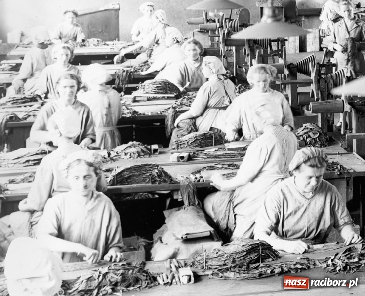 Zdjęcie w galerii na portalu naszraciborz.pl: Mieszczki i wieśniaczki. Mieszkanki Raciborza i ziemi raciborskiej na starej fotografii wiadomości z regionu