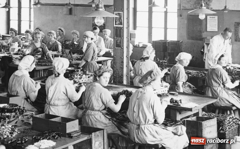 Zdjęcie w galerii na portalu naszraciborz.pl: Mieszczki i wieśniaczki. Mieszkanki Raciborza i ziemi raciborskiej na starej fotografii wiadomości z regionu