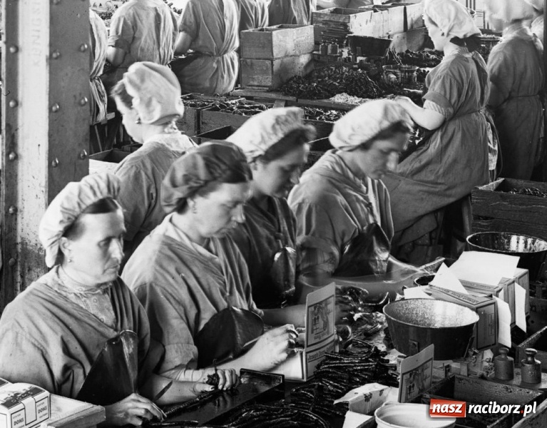 Zdjęcie w galerii na portalu naszraciborz.pl: Mieszczki i wieśniaczki. Mieszkanki Raciborza i ziemi raciborskiej na starej fotografii wiadomości z regionu