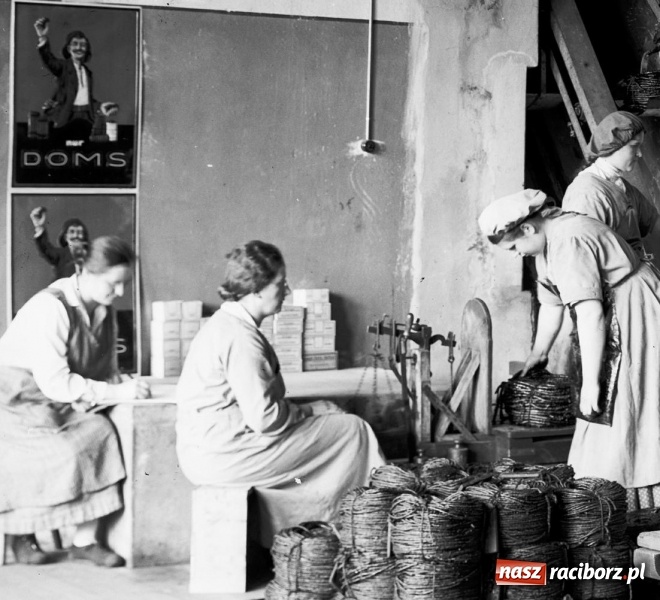 Zdjęcie w galerii na portalu naszraciborz.pl: Mieszczki i wieśniaczki. Mieszkanki Raciborza i ziemi raciborskiej na starej fotografii wiadomości z regionu