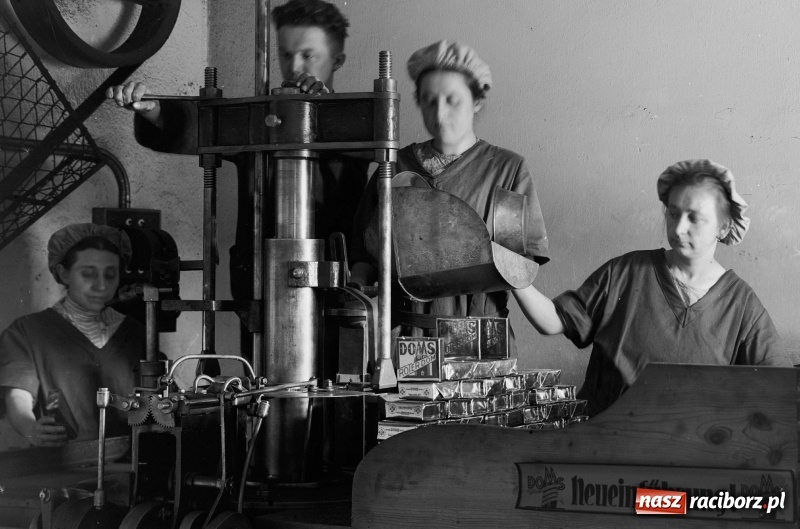 Zdjęcie w galerii na portalu naszraciborz.pl: Mieszczki i wieśniaczki. Mieszkanki Raciborza i ziemi raciborskiej na starej fotografii wiadomości z regionu