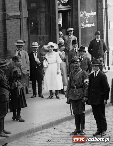 Zdjęcie w galerii na portalu naszraciborz.pl: Mieszczki i wieśniaczki. Mieszkanki Raciborza i ziemi raciborskiej na starej fotografii wiadomości z regionu
