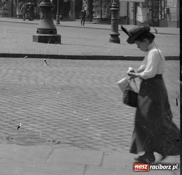 Zdjęcie w galerii na portalu naszraciborz.pl: Mieszczki i wieśniaczki. Mieszkanki Raciborza i ziemi raciborskiej na starej fotografii wiadomości z regionu