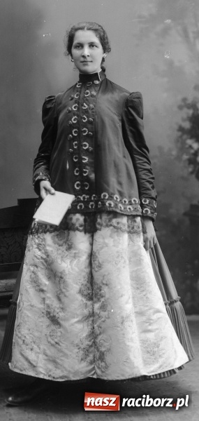 Zdjęcie w galerii na portalu naszraciborz.pl: Mieszczki i wieśniaczki. Mieszkanki Raciborza i ziemi raciborskiej na starej fotografii wiadomości z regionu