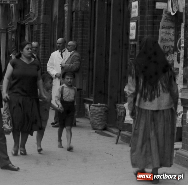Zdjęcie w galerii na portalu naszraciborz.pl: Mieszczki i wieśniaczki. Mieszkanki Raciborza i ziemi raciborskiej na starej fotografii wiadomości z regionu