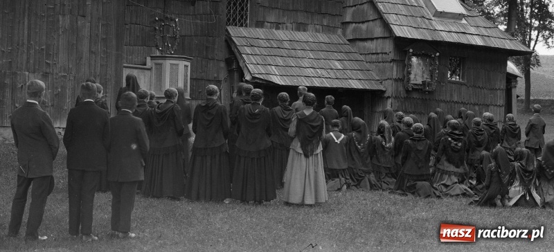 Zdjęcie w galerii na portalu naszraciborz.pl: Mieszczki i wieśniaczki. Mieszkanki Raciborza i ziemi raciborskiej na starej fotografii wiadomości z regionu