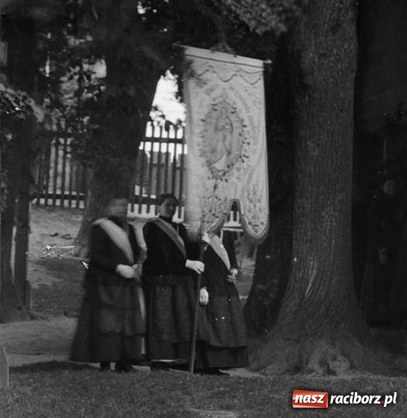 Zdjęcie w galerii na portalu naszraciborz.pl: Mieszczki i wieśniaczki. Mieszkanki Raciborza i ziemi raciborskiej na starej fotografii wiadomości z regionu