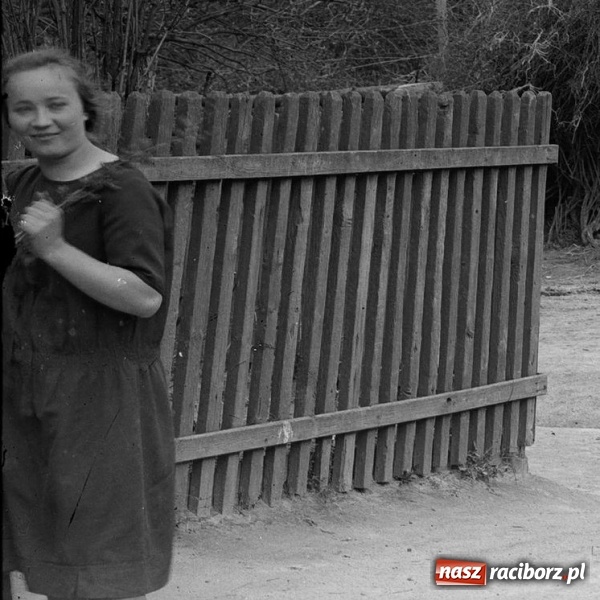 Zdjęcie w galerii na portalu naszraciborz.pl: Mieszczki i wieśniaczki. Mieszkanki Raciborza i ziemi raciborskiej na starej fotografii wiadomości z regionu