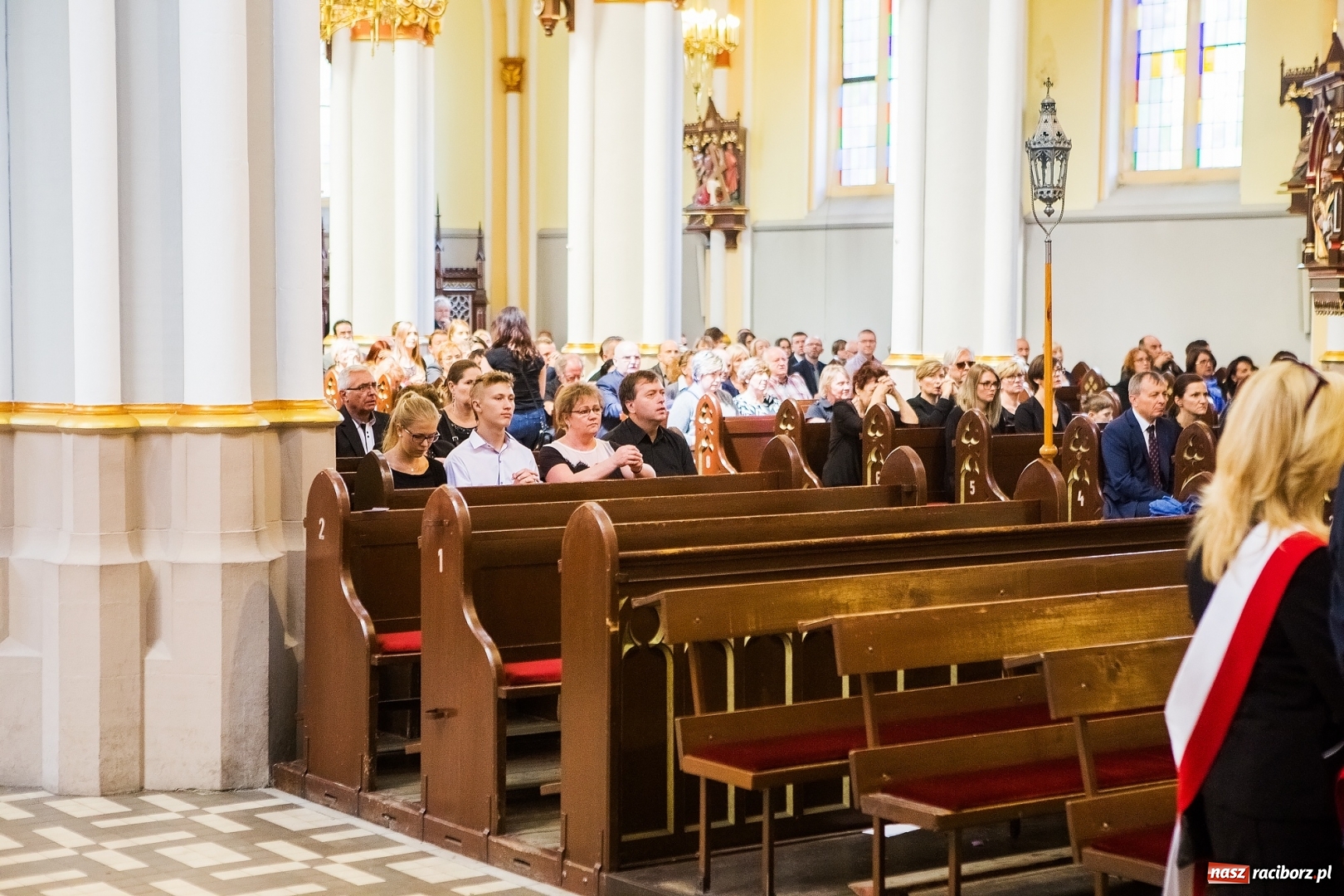 Zdjęcie w galerii na portalu naszraciborz.pl: Kroczysz schodami do nieba. Ostatnie pożegnanie śp. Herberta Dengela wiadomości z regionu
