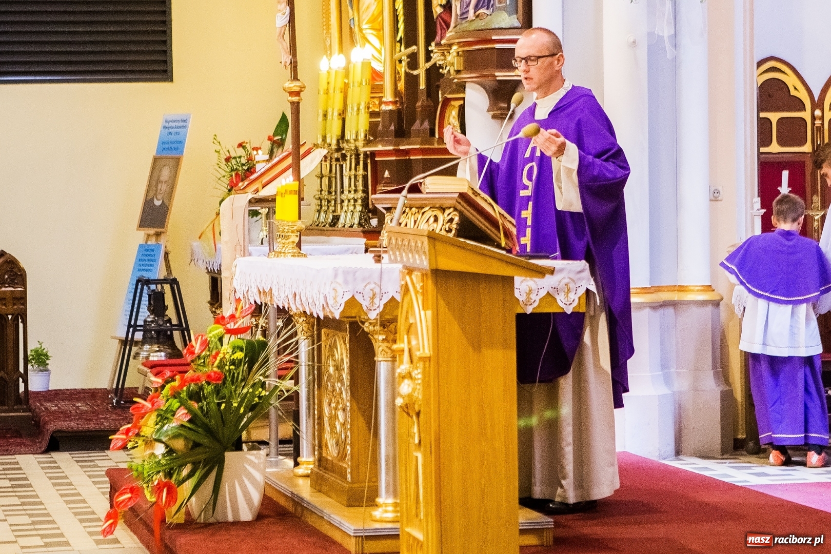 Zdjęcie w galerii na portalu naszraciborz.pl: Kroczysz schodami do nieba. Ostatnie pożegnanie śp. Herberta Dengela wiadomości z regionu