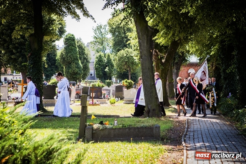 Zdjęcie w galerii na portalu naszraciborz.pl: Kroczysz schodami do nieba. Ostatnie pożegnanie śp. Herberta Dengela wiadomości z regionu