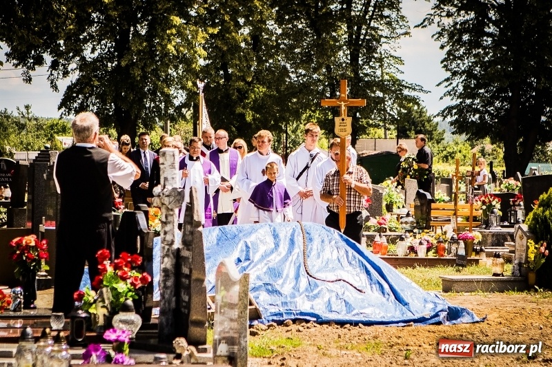 Zdjęcie w galerii na portalu naszraciborz.pl: Kroczysz schodami do nieba. Ostatnie pożegnanie śp. Herberta Dengela wiadomości z regionu